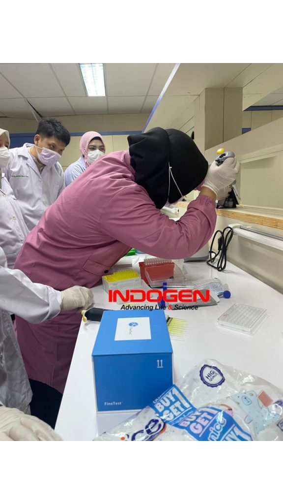 Gambar 6. Demo Tim FKG UI teknik washing yang baik dan benar