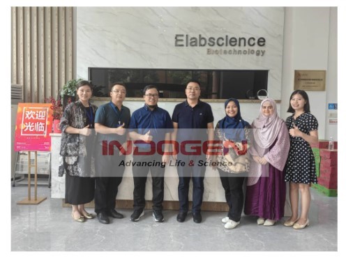 Gambar 2. Foto bersama CEO Elabscience