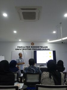 Gambar 6. Penyampaian Materi oleh Dr. Mohammad Ghozali, dr., M.Sc