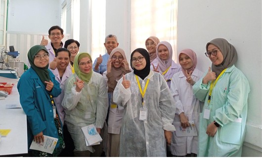 Gambar 7. Kegiatan Ekstraksi dan Pembuatan Etosom Ekstrak Herbal Kelompok 2