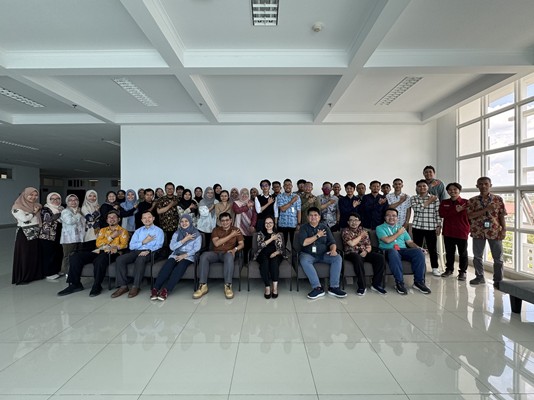 Gambar 1. Panitia dan peserta pelatihan manajemen, pemeliharaan, dan pengembangbiakan hewan laboratorium