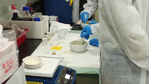 Gambar 11. Proses formulasi sediaan herbal oleh peserta