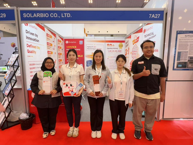 Gambar 4. PT Indogen bersama Solarbio di Booth 7A27