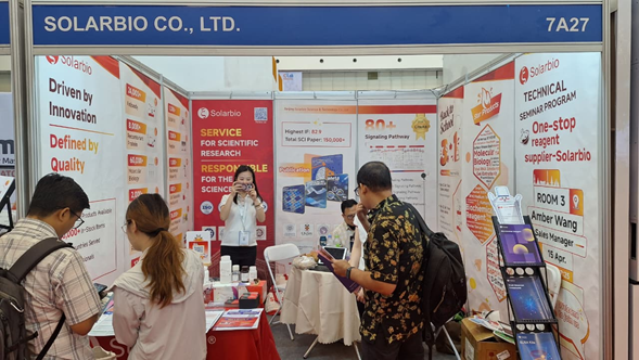 Gambar 6. Suasana di Booth Solarbio