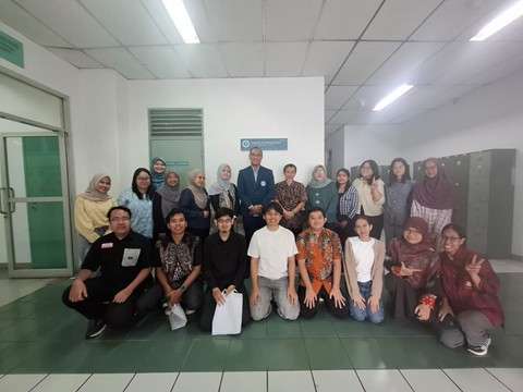 Gambar 1. Sesi Foto Bersama Seluruh Peserta Workshop HPLC