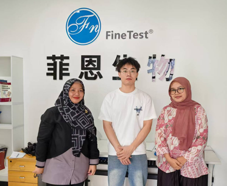 Gambar 33. Foto bersama Cody, Technical Support FineTest