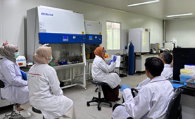 Gambar 22. Diskusi terkait proses handling UCMSC sembari menunggu proses inkubasi sel dengan antibodi