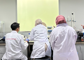 Gambar 8. Proses isolasi jaringan oleh peserta